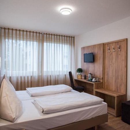 Hotel Leo Eggenstein-Leopoldshafen Esterno foto