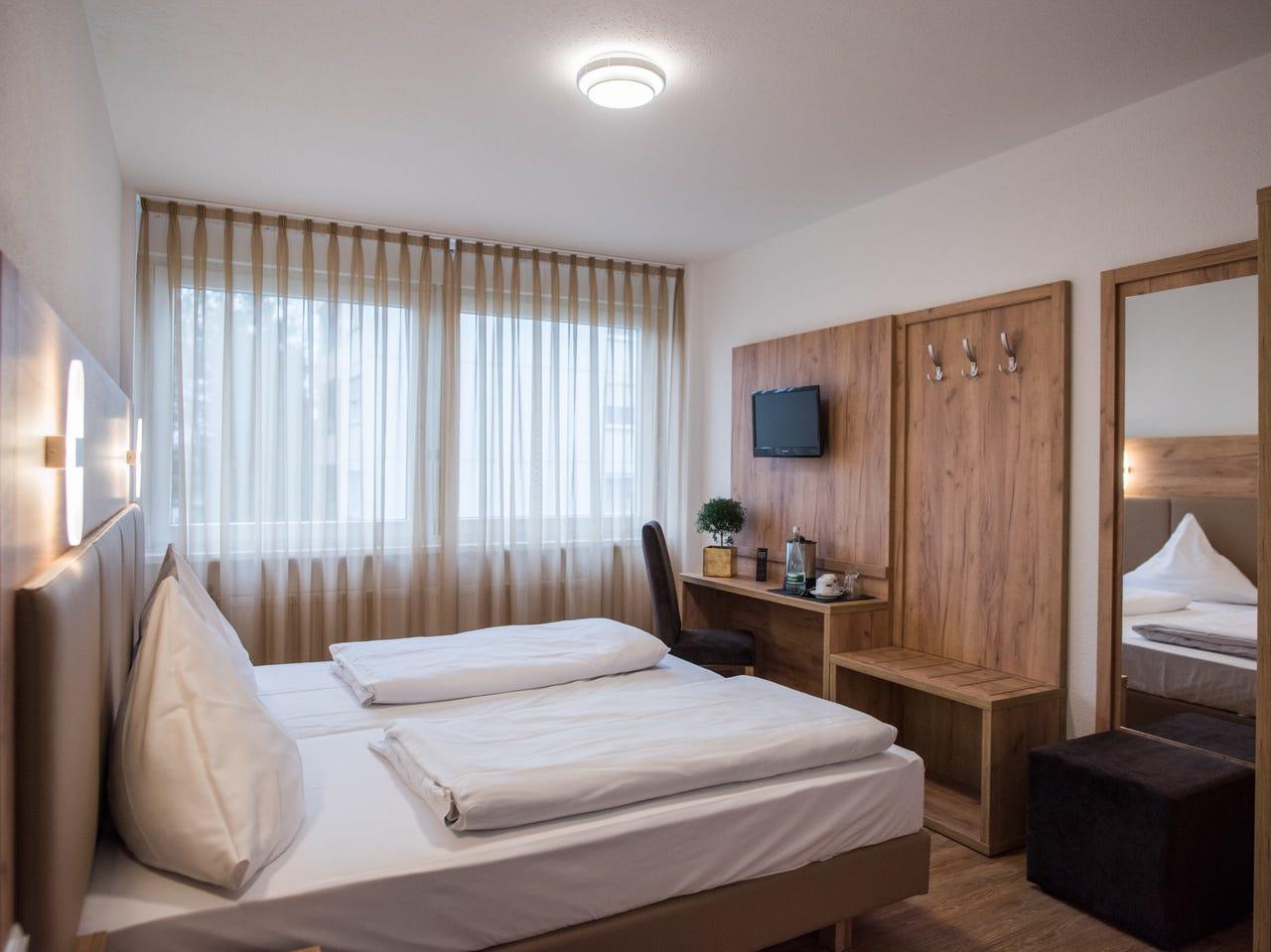 Hotel Leo Eggenstein-Leopoldshafen Esterno foto