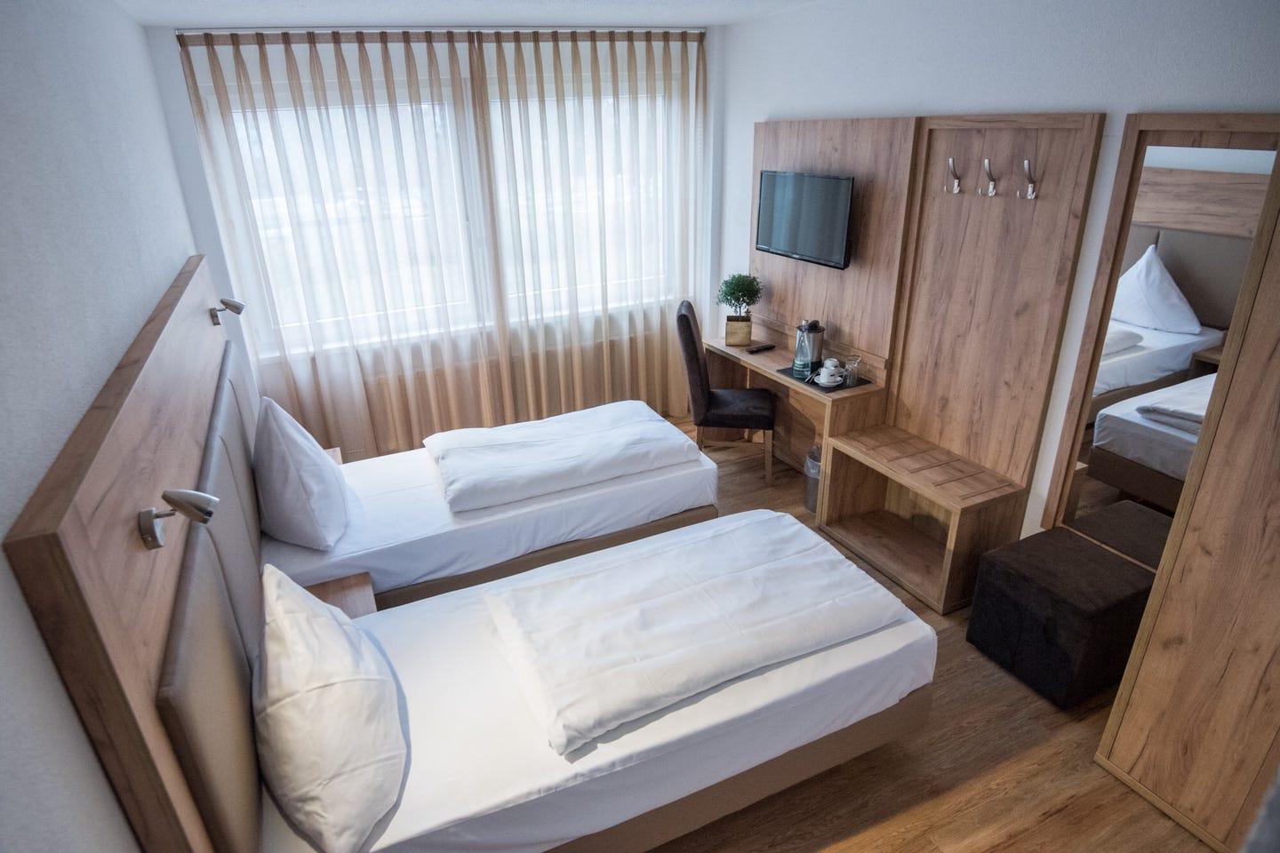 Hotel Leo Eggenstein-Leopoldshafen Esterno foto