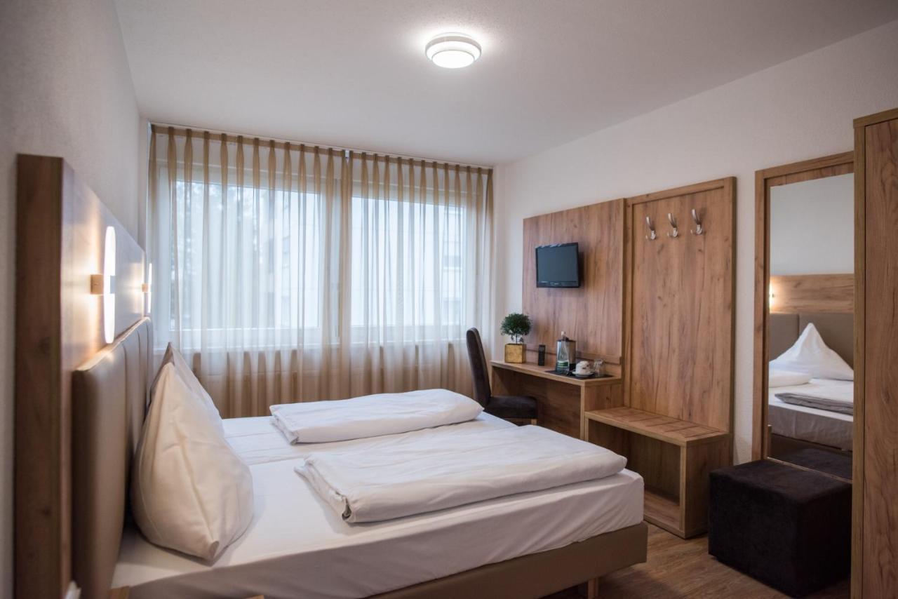 Hotel Leo Eggenstein-Leopoldshafen Esterno foto