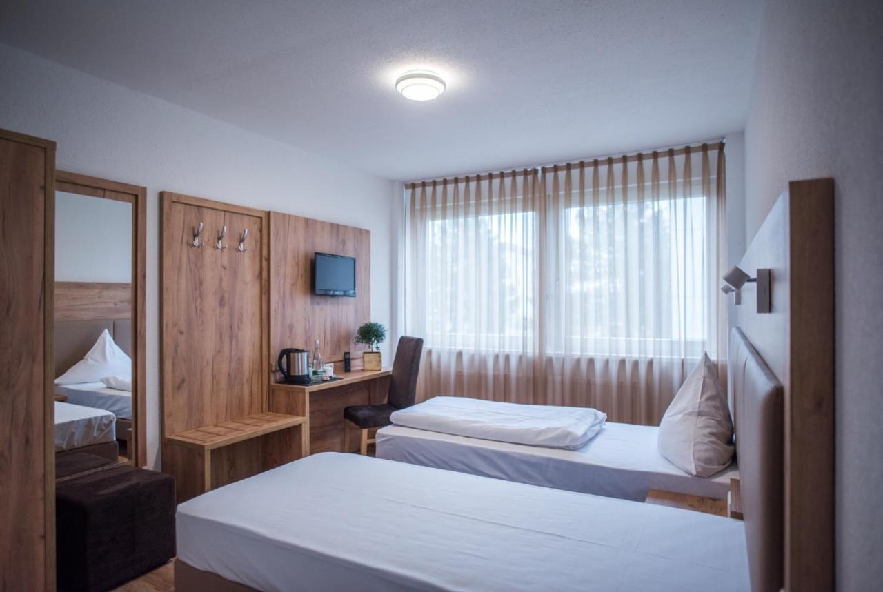 Hotel Leo Eggenstein-Leopoldshafen Esterno foto